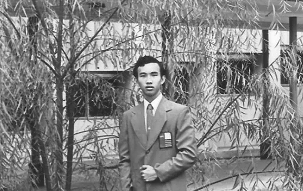 在国家初级学院的两年，林诗晖教授因为英文不好，又加上忙于课外活动无暇学习，成绩不理想，甚至曾拿过F的不及格成绩。（受访者提供）