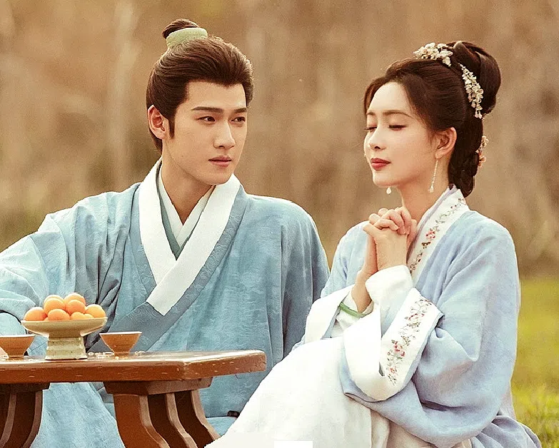 李昀锐（左）与孟子义主演《九重紫》后人气狂涨。（互联网）