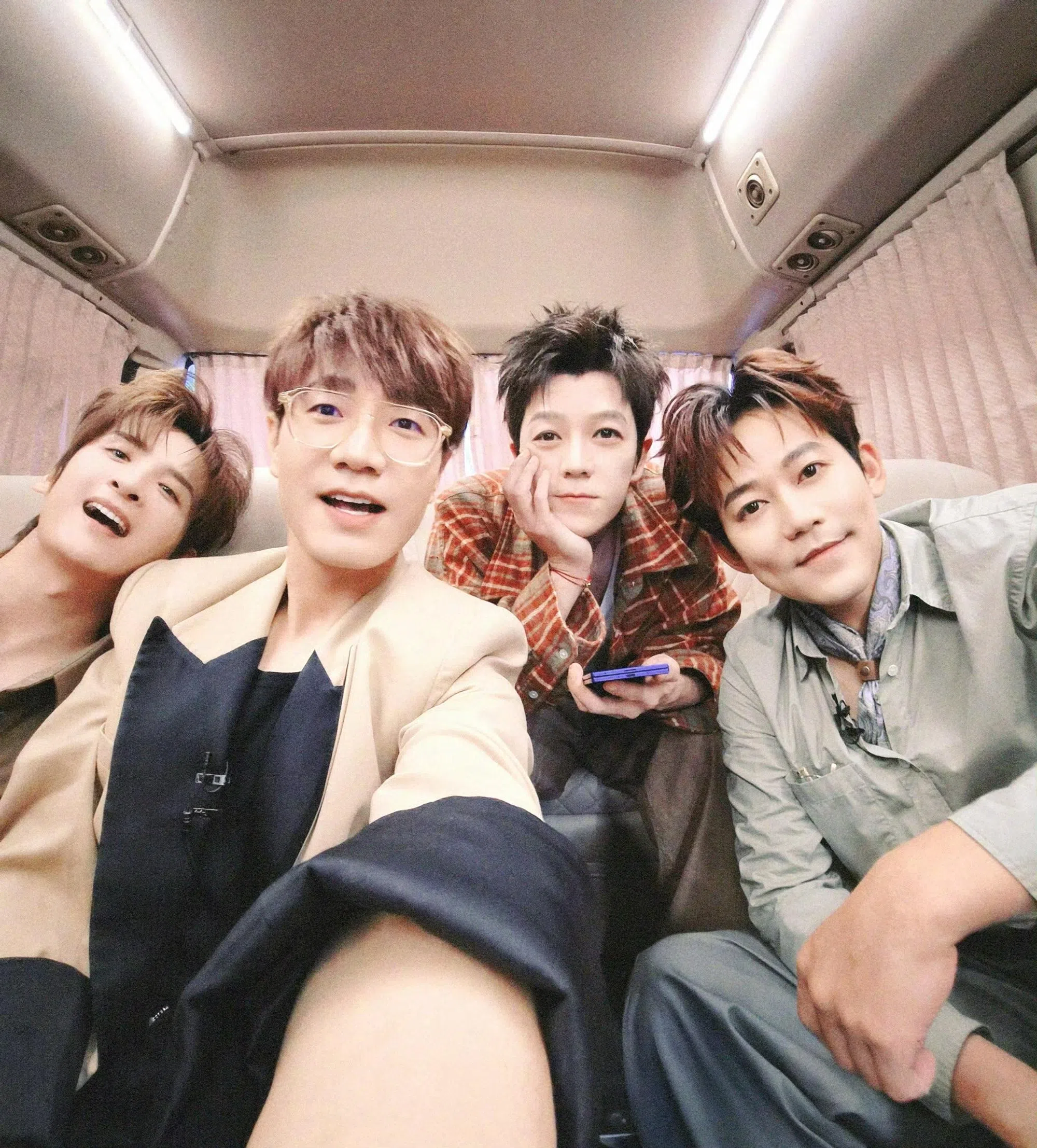 张远（左起）、王铮亮、王栎鑫和苏醒的组合，夺下《披荆斩棘2025》冠军。（取自苏醒微博）