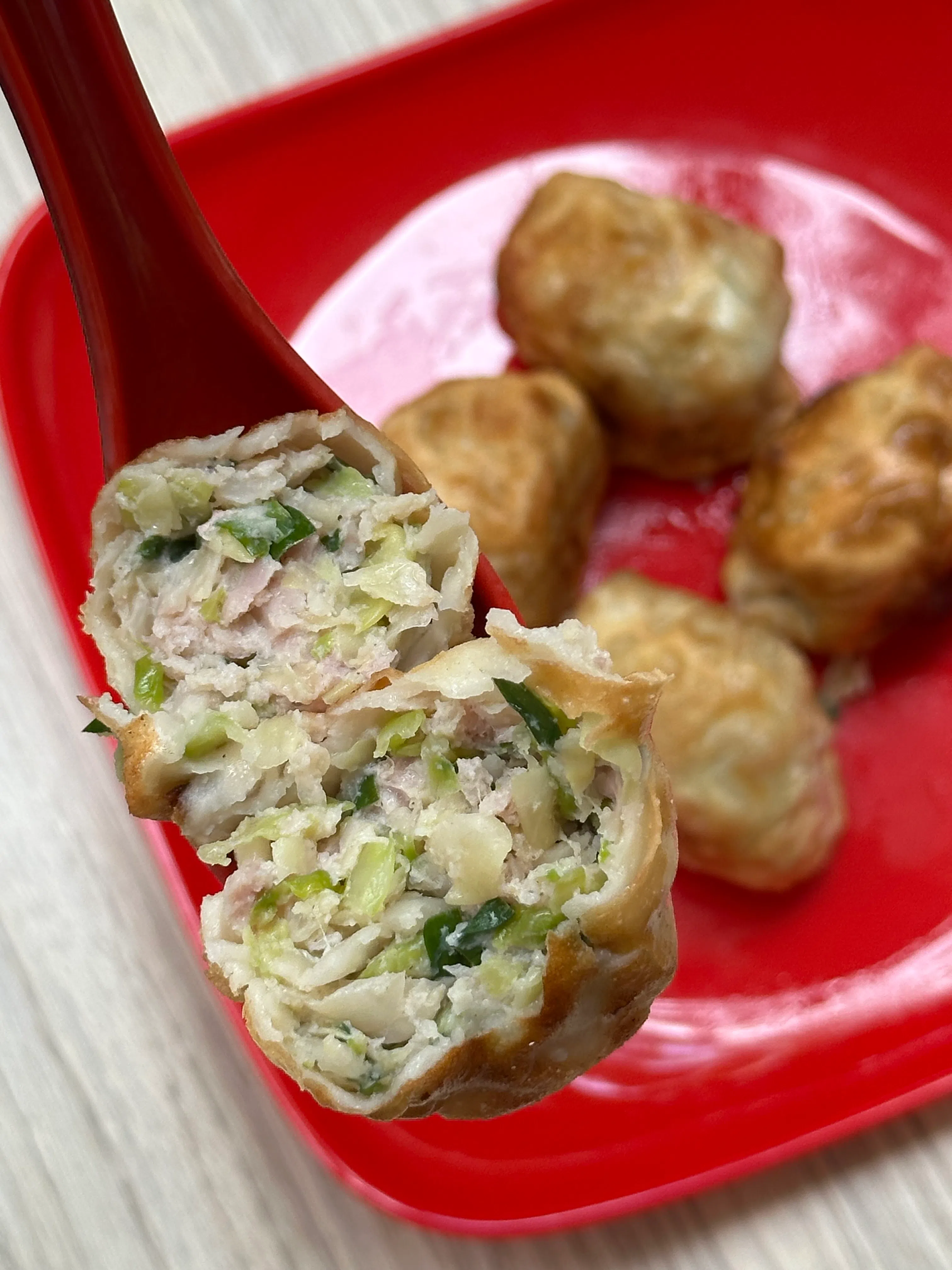 取名“有财煎饺”，因为个个饱满像元宝。（苏珊摄）