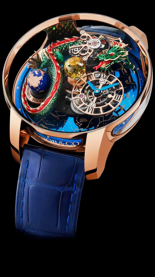 杰克宝“Astronomia Solar Dragon”，44毫米透明蓝宝石表壳中，玫瑰金巨龙蜿蜒盘绕机芯。（杰克宝提供）