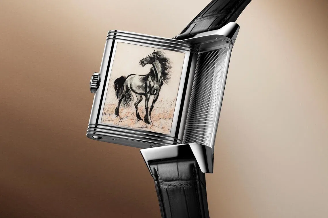 《立马图》表背的珐琅微绘以细腻晕染表现马身肌理与鬃毛流动。（积家提供）