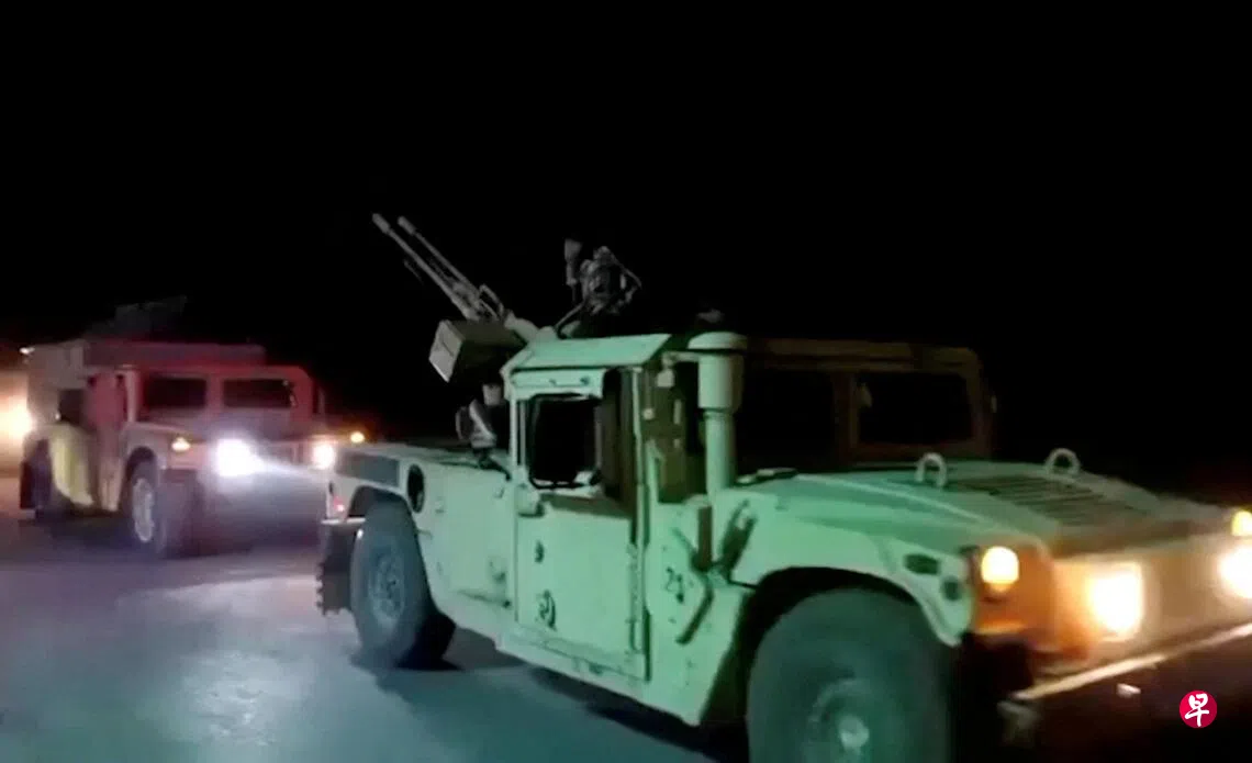 Image 14: 2月26日发布的一段视频显示阿富汗楠格哈尔省的一条道路上出现军用车辆。 （路透社）