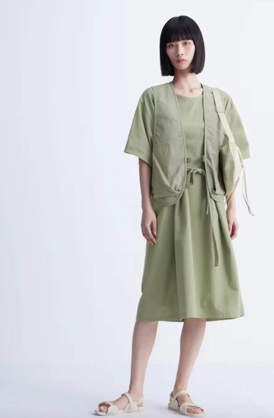 Uniqlo机能背心设计较为简约，少了户外阳刚味，多了生活时尚感，女生也能穿。（Uniqlo提供）