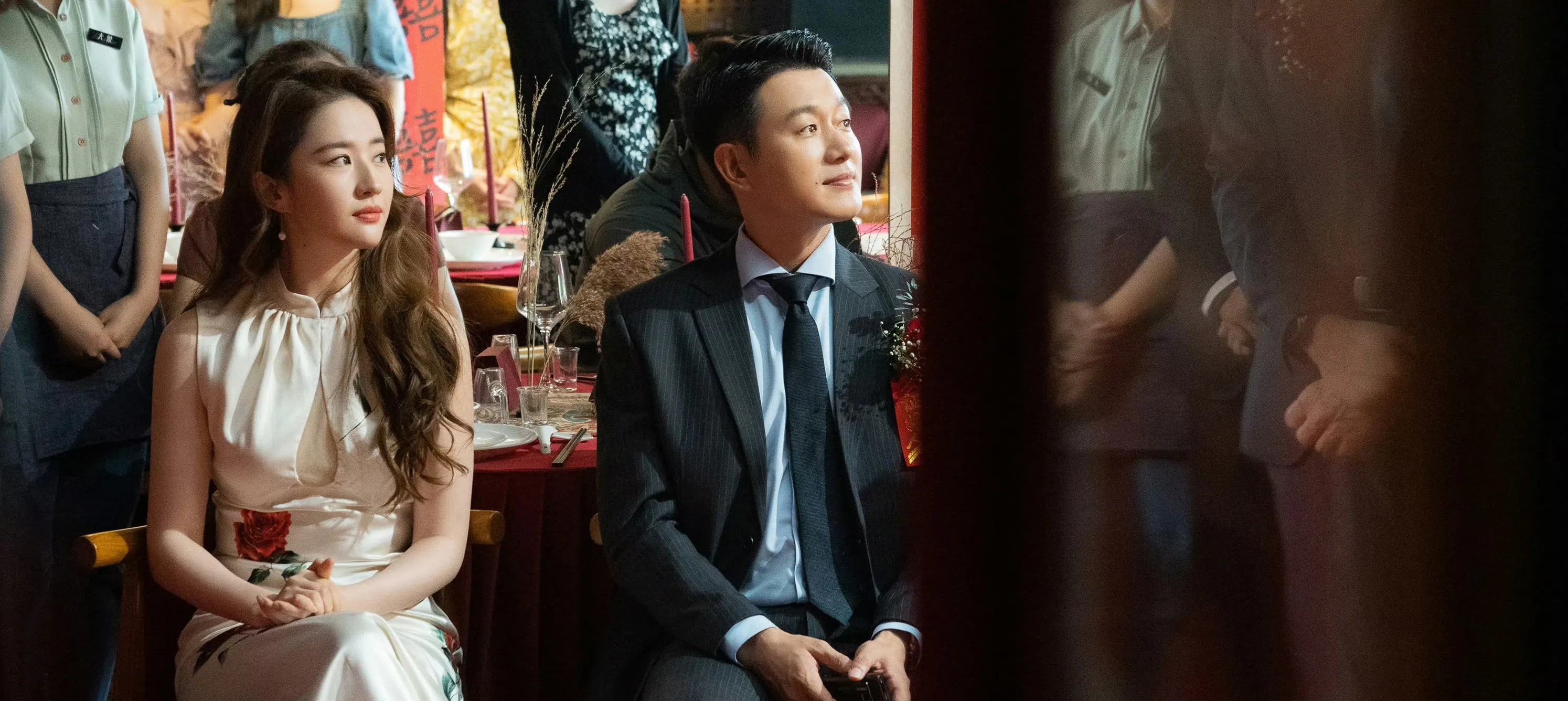 刘亦菲（左）在《玫瑰的故事》里有格外宠爱自己的哥哥黄振华（佟大为饰）。（取自剧集微博）