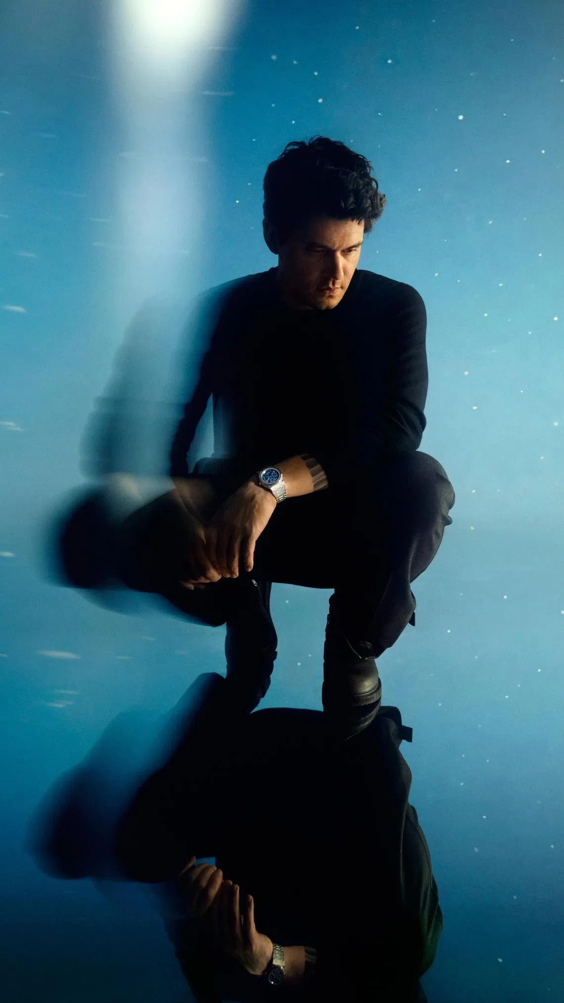 爱彼与音乐艺术家和腕表藏家约翰·梅尔合作，推出全新限量版皇家橡树系列万年历腕表。（爱彼提供）