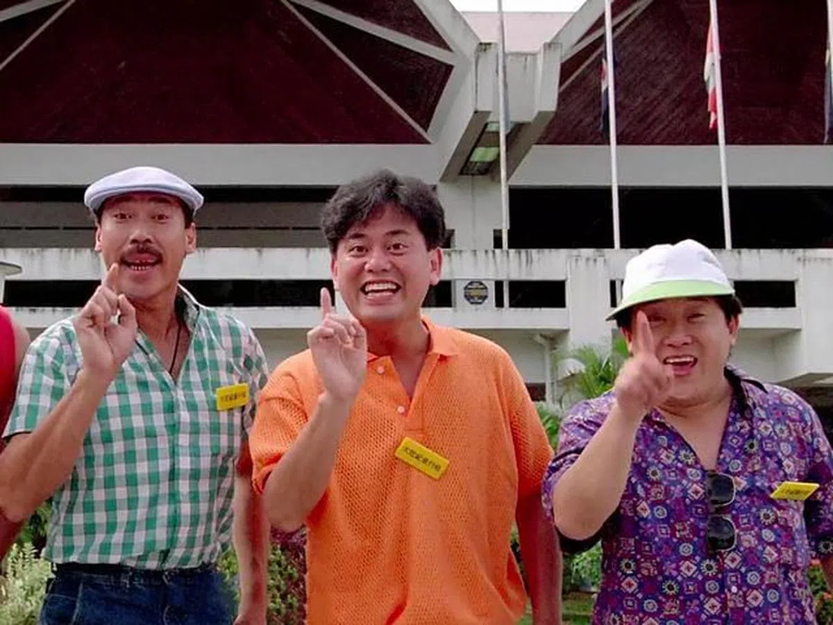 曾志伟（右起）当年经常和陈百祥、冯粹帆搭档演喜剧，他那时还是小弟。（剧照）