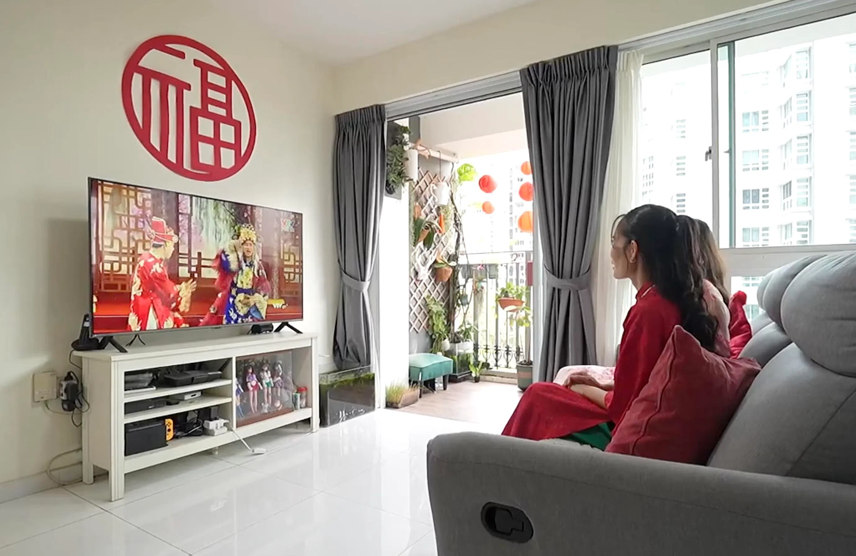 灶君节目（Táo Quân）是越南最受欢迎的新年特备节目，也被誉为“越南春晚”。许多海外越南人每年都会通过 YouTube 收看这一节目。（视频截图）