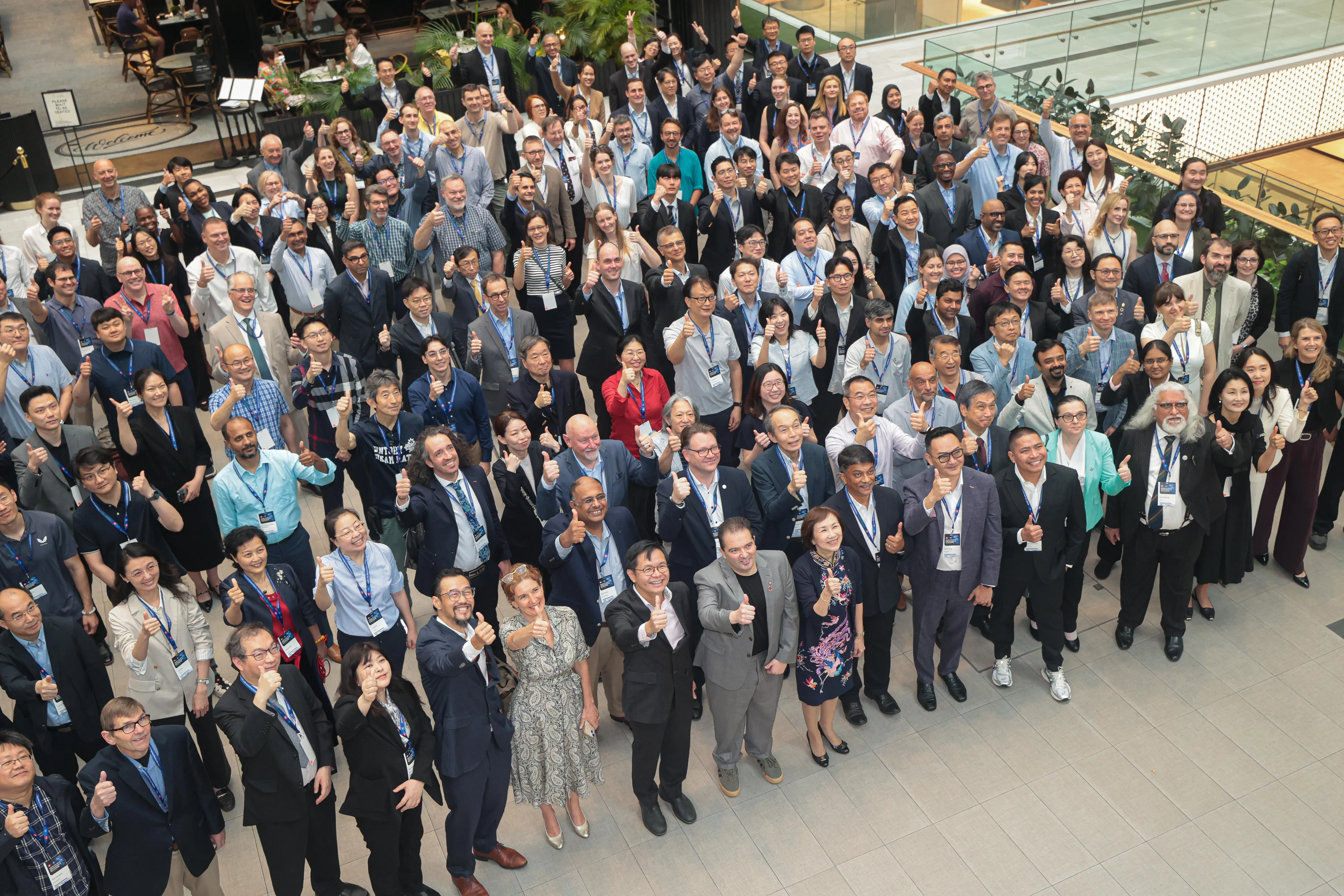 国际标准化组织和国际电工委员会的人工智能分技术委员会全会，首次在东南亚举行，吸引来自美国、英国、中国、日本、德国、法国及韩国等超过35个国家和地区、逾250名AI专家参与。  （李冠卫摄）