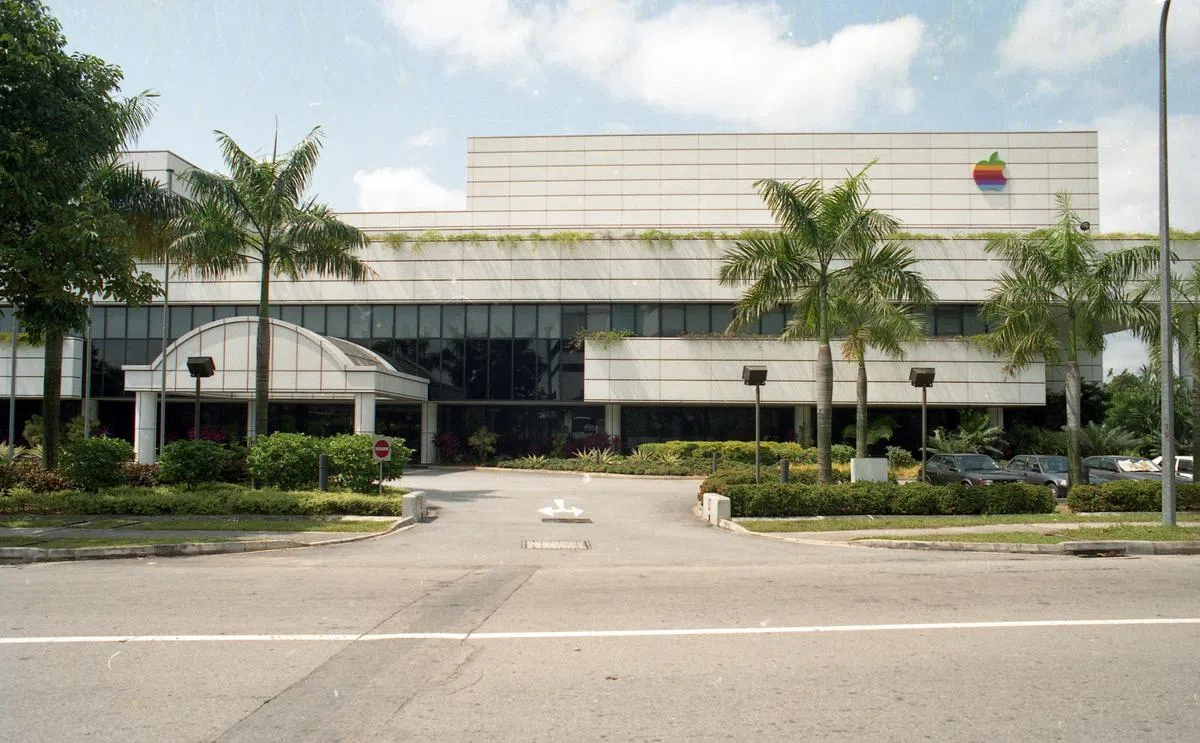 苹果所建立的工厂由五层办公区域和两层生产区域组成。（档案照）