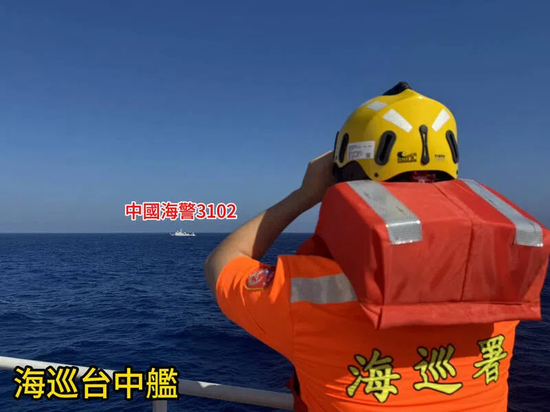 大陆海警船驶入东沙限制水域 台海巡称双方无线电交锋