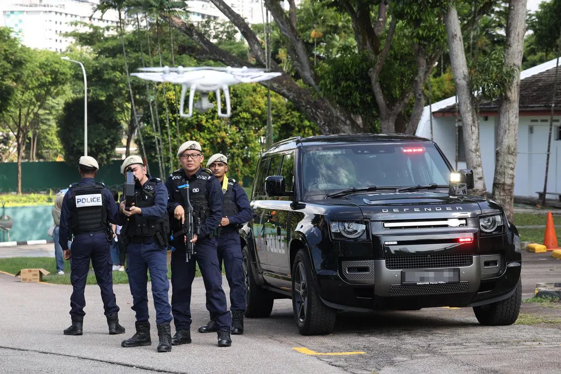 SLR是警队中首批使用路虎Defender 110混合动力越野车的单位。（蔡家增摄）