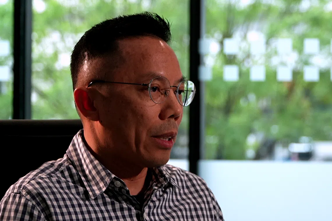 梁振雄博士指，新马两国拥有高度相似的文化背景，让源自马来西亚的新移民可轻松融入新加坡社会。（视频截图）