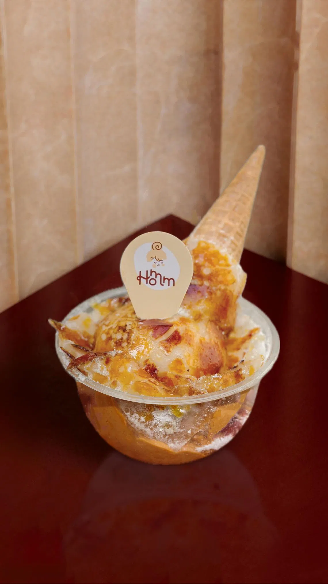 新推出的焦糖麻糬圣代加泰式奶茶意式冰淇淋。（餐馆提供）