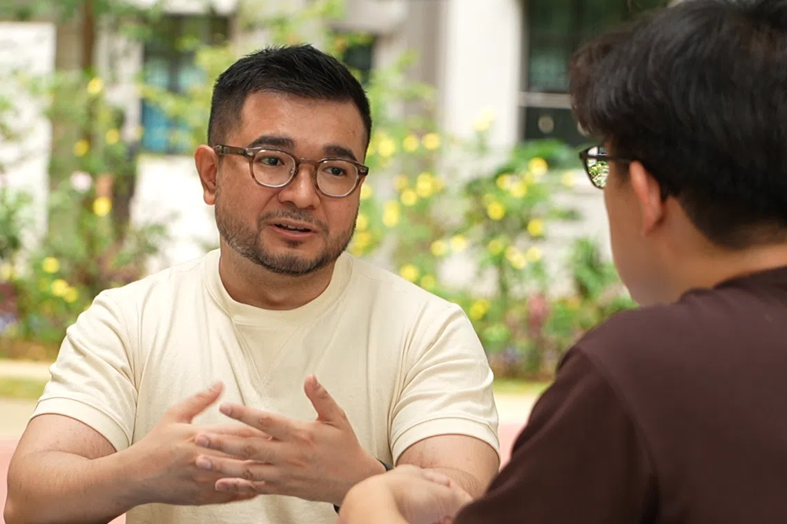 转换国籍后，玛修·占士不再受身份认同困扰，如今能带着自信与他人介绍自己是新加坡人。（视频截图）