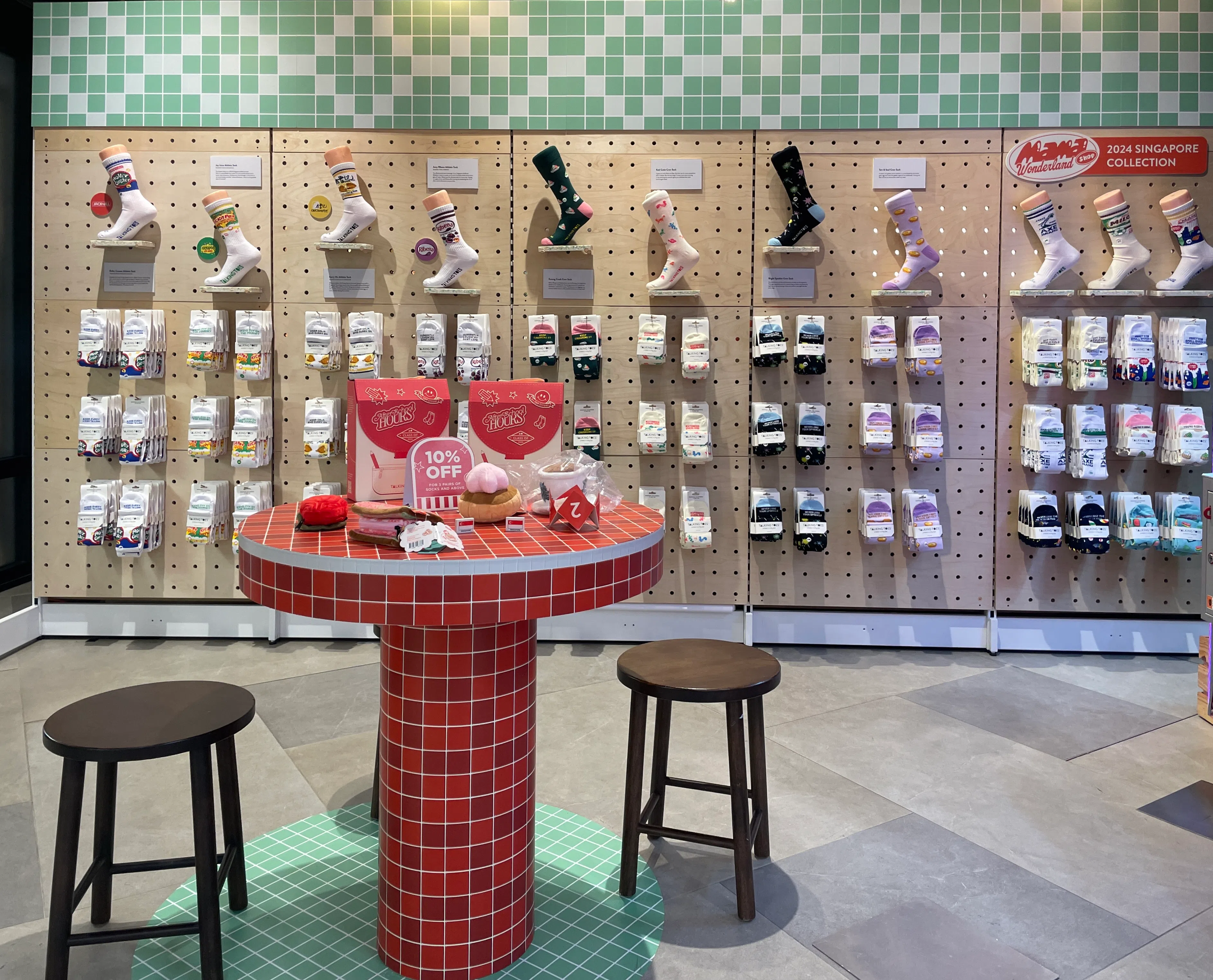 “Dors at Design Orchard”翻新后以新形象出击，其中一间房做成组屋底层的装饰。（林方伟摄）