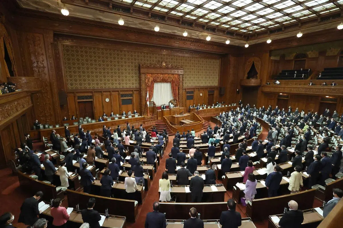 日本政治长期以来也存在浓厚的门阀政治色彩，国会有约34%议员出自于世袭家族。（法新社）