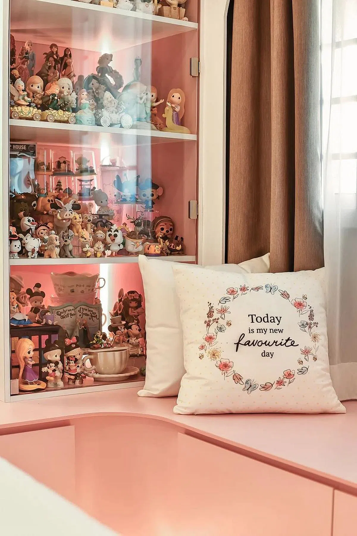 收集物品与其藏匿，不如尽情展示，以表达屋主性格。（Fyner Interior提供照片）