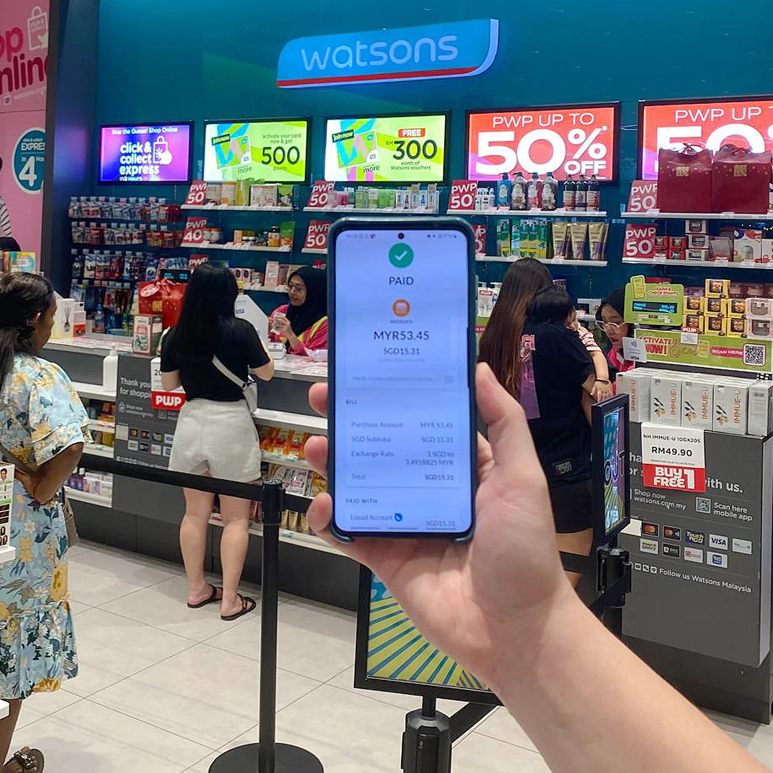 到药妆店买必需品时也可以无现金付款，非常方便！（图/樟宜机场集团提供）