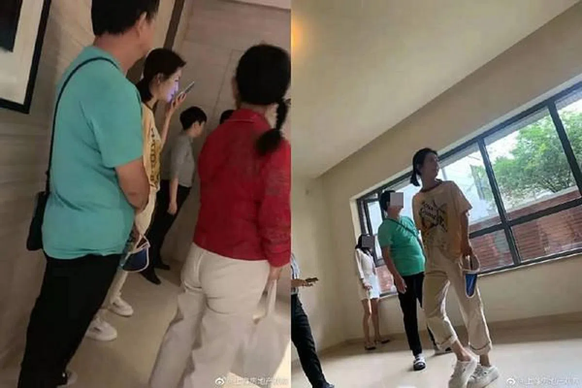 中介（左图左二，右图右一）爆出疑似谢娜看房的照片。（微博）