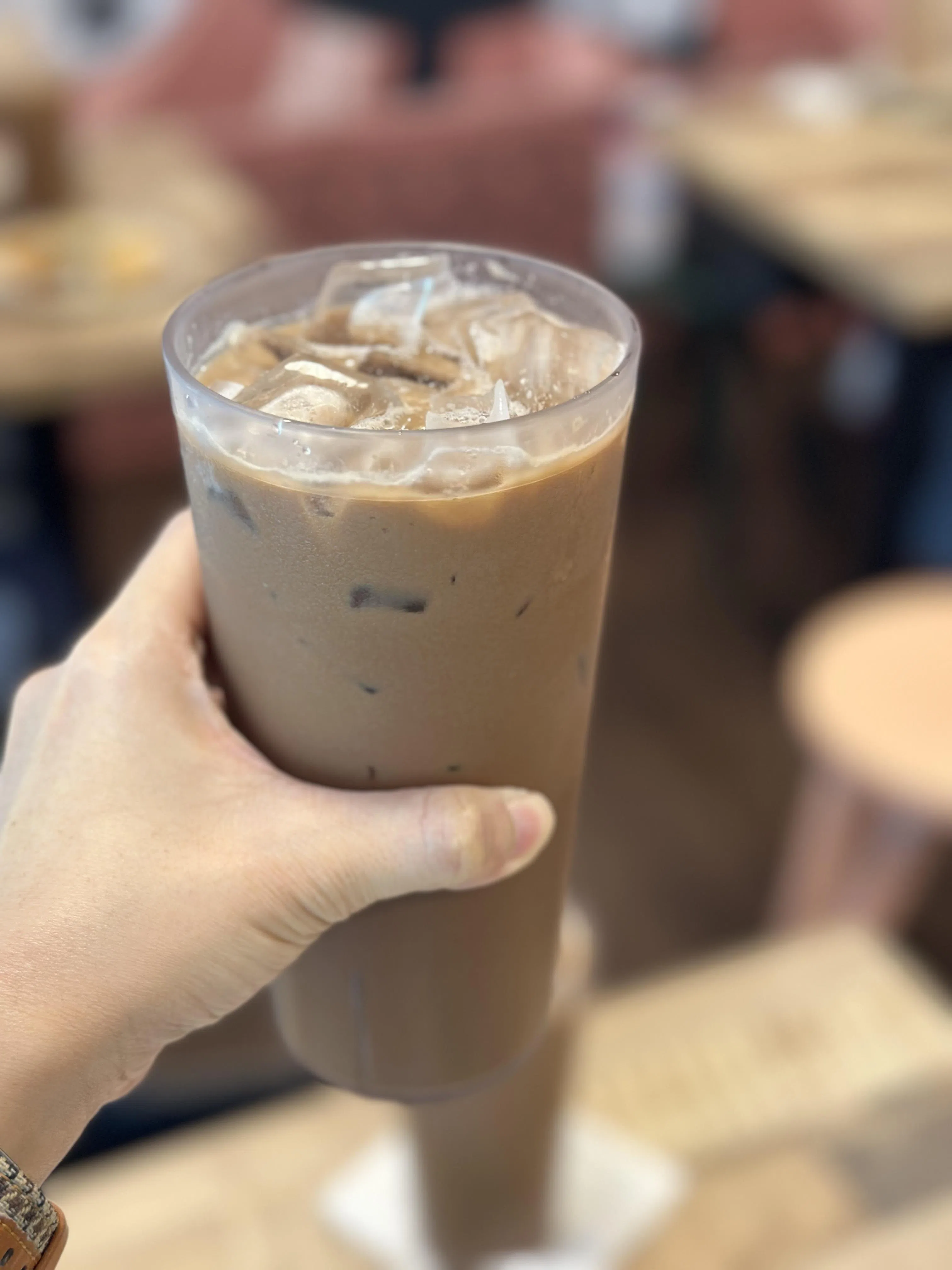 “YYLO”是鸳鸯与美禄的结合，微苦带甜，醇厚中透出清爽。（叶晓虹摄）