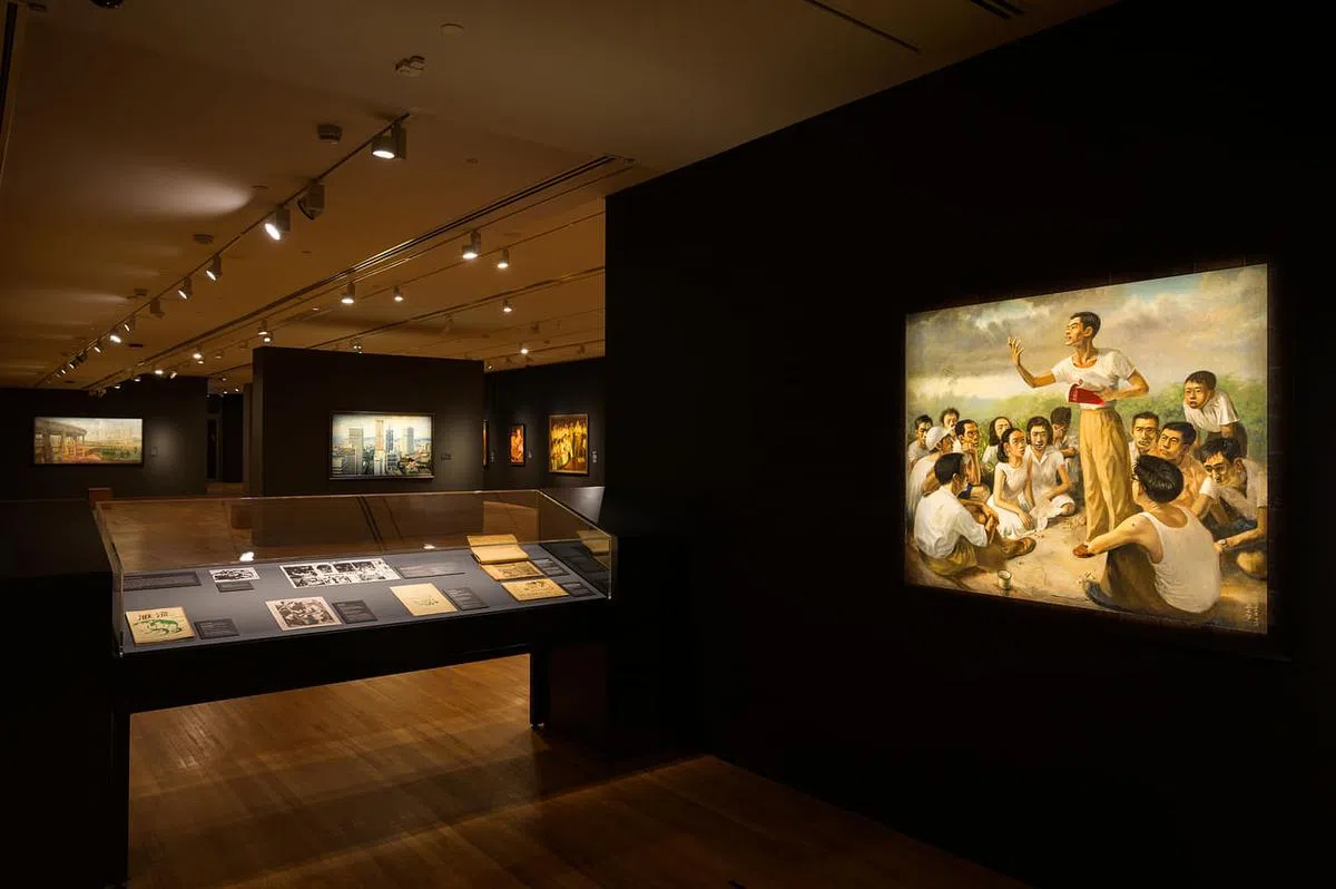 国家美术馆举办“蔡名智：映真”展览，右为蔡名智代表作《马来亚史诗》。