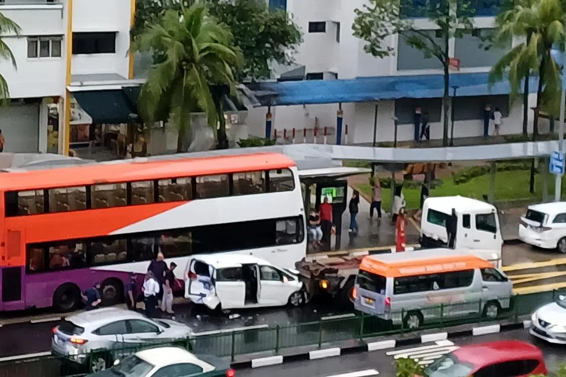 连环车祸造成此处交通阻塞。（受访者提供）
