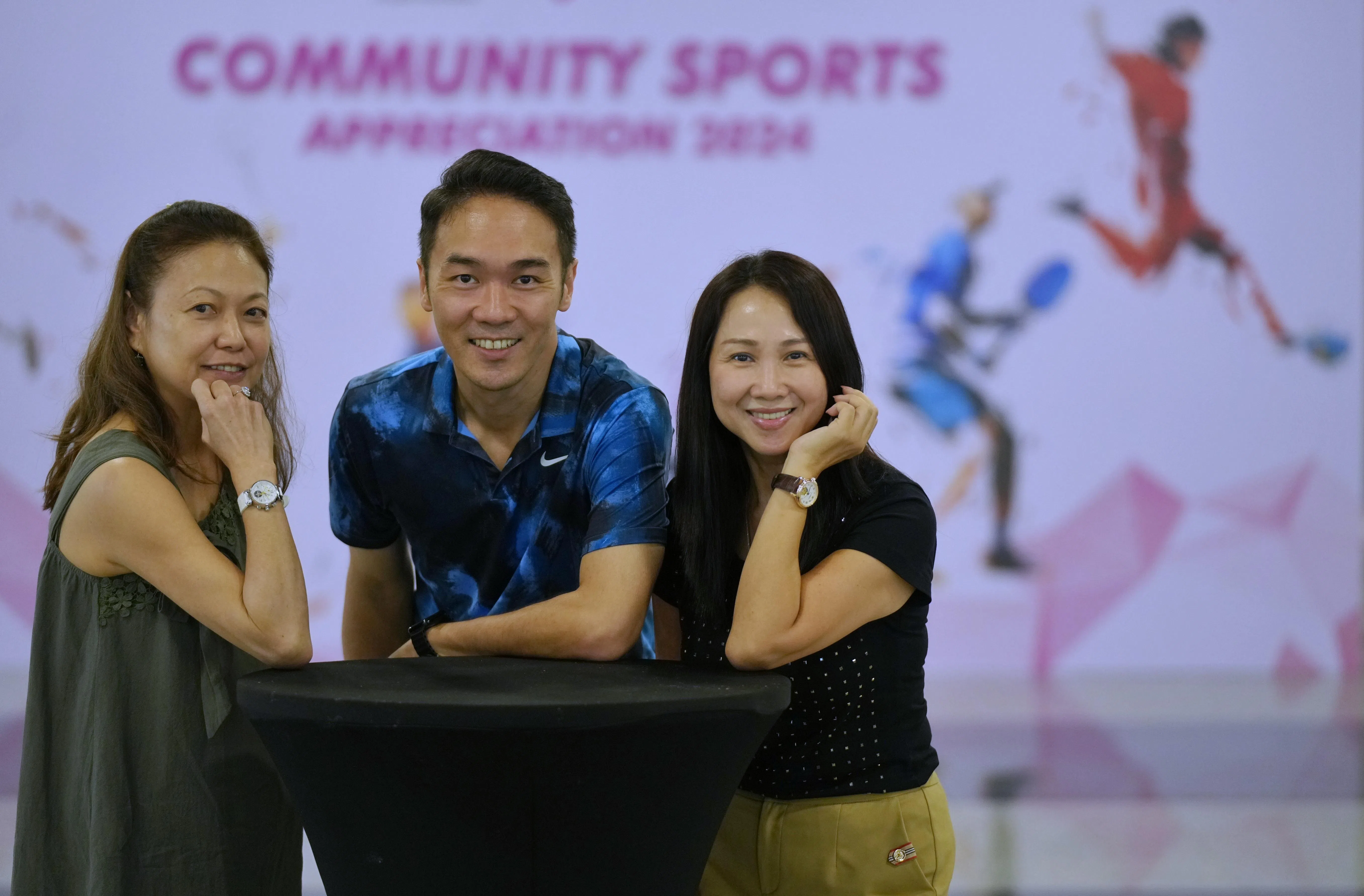 陈宝玲（左起）、卢新隆和杜美蓉享受玩匹克球的乐趣，很高兴有机会代表白沙—榜鹅区参加社区冠军杯，并在比赛中夺冠。（谢智扬摄）