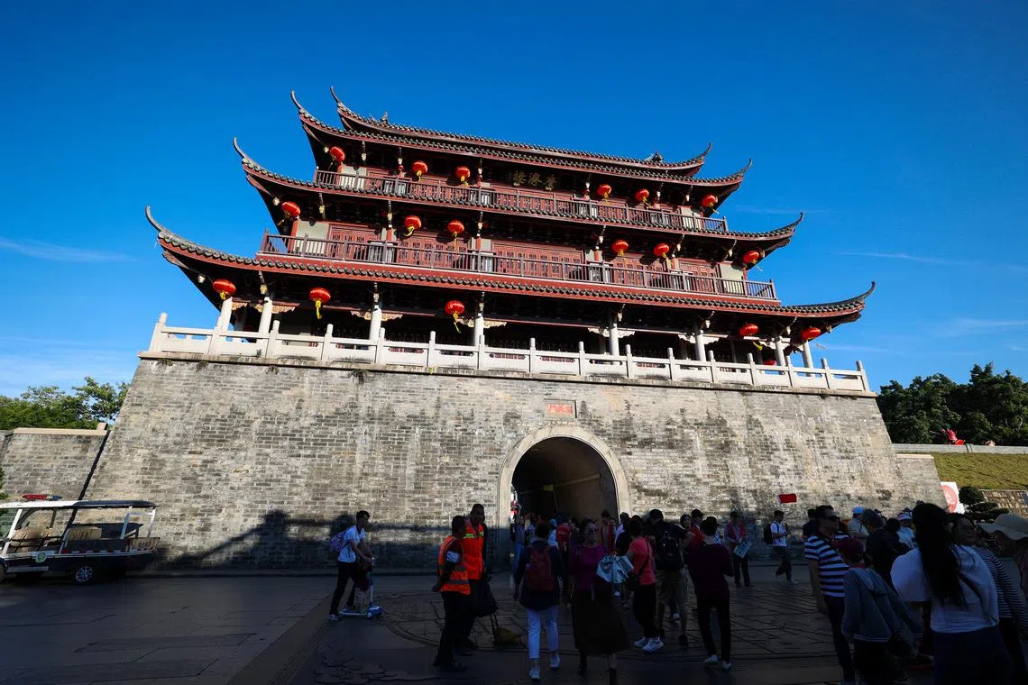 潮州古城的广济门城楼巍峨挺立。（林明顺摄）