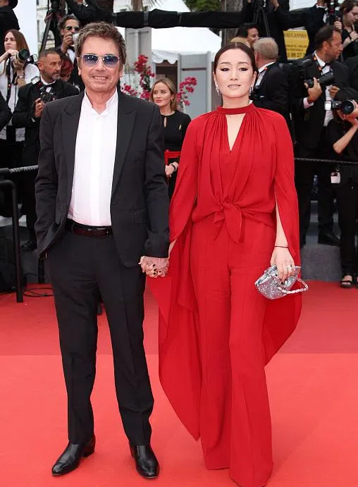 巩俐和丈夫参加《印第安纳琼斯之命运轮盘》康城首映礼。（互联网）