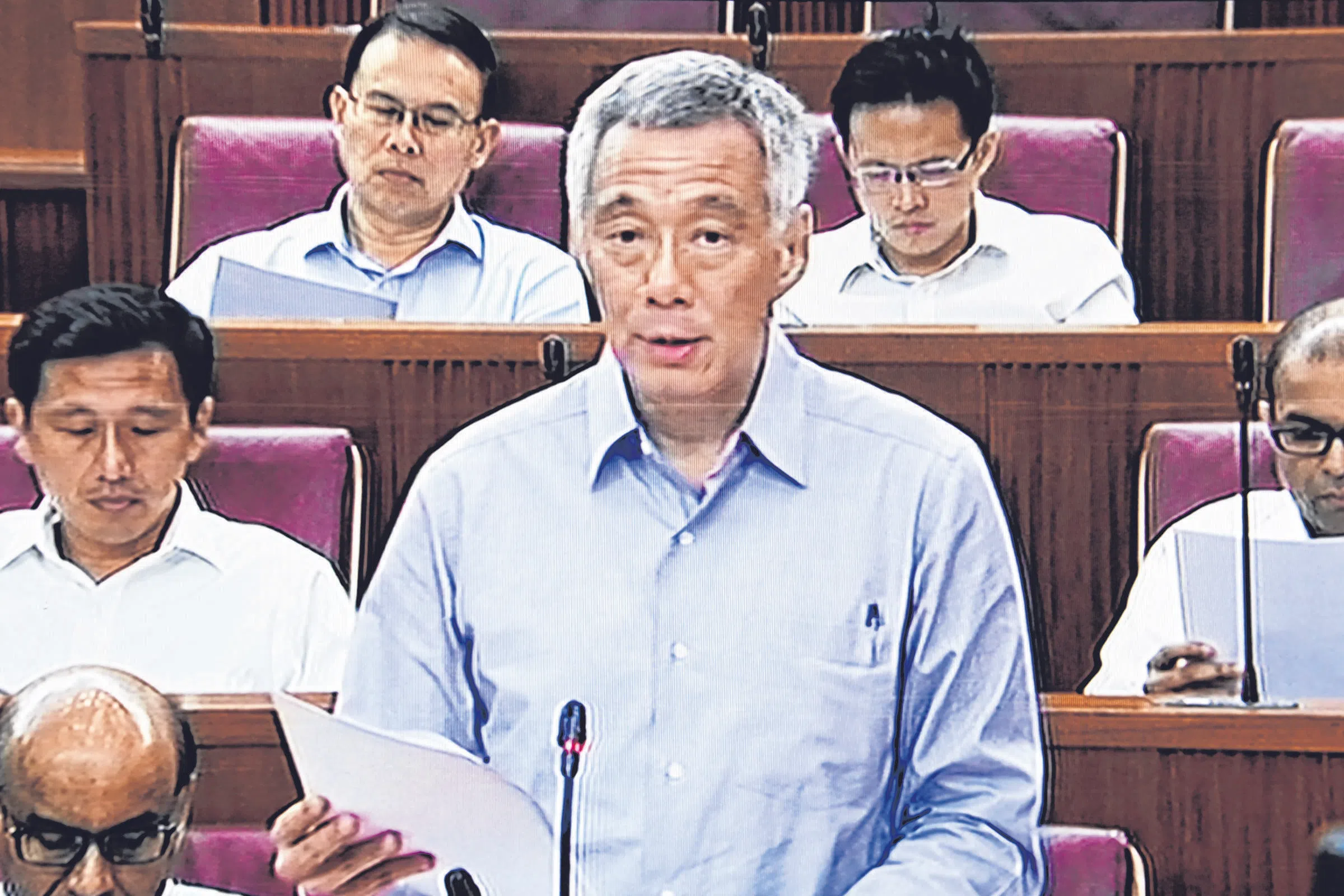 国会辩论建国总理李光耀故居争端。时任总理李显龙在国会辩论时针对欧思礼路38号李家故居发表声明。（档案照片）