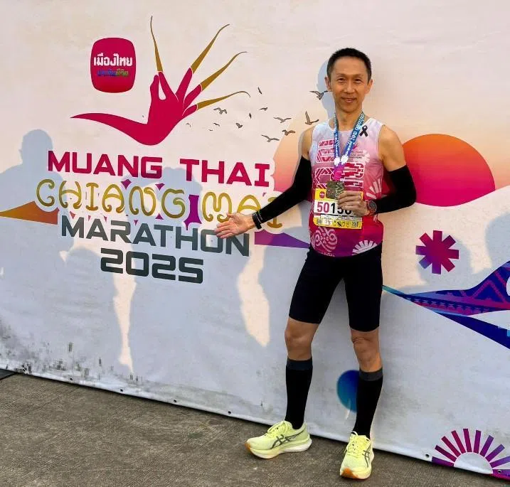 王德明在2025年底参加泰国清迈马拉松。（王德明提供）