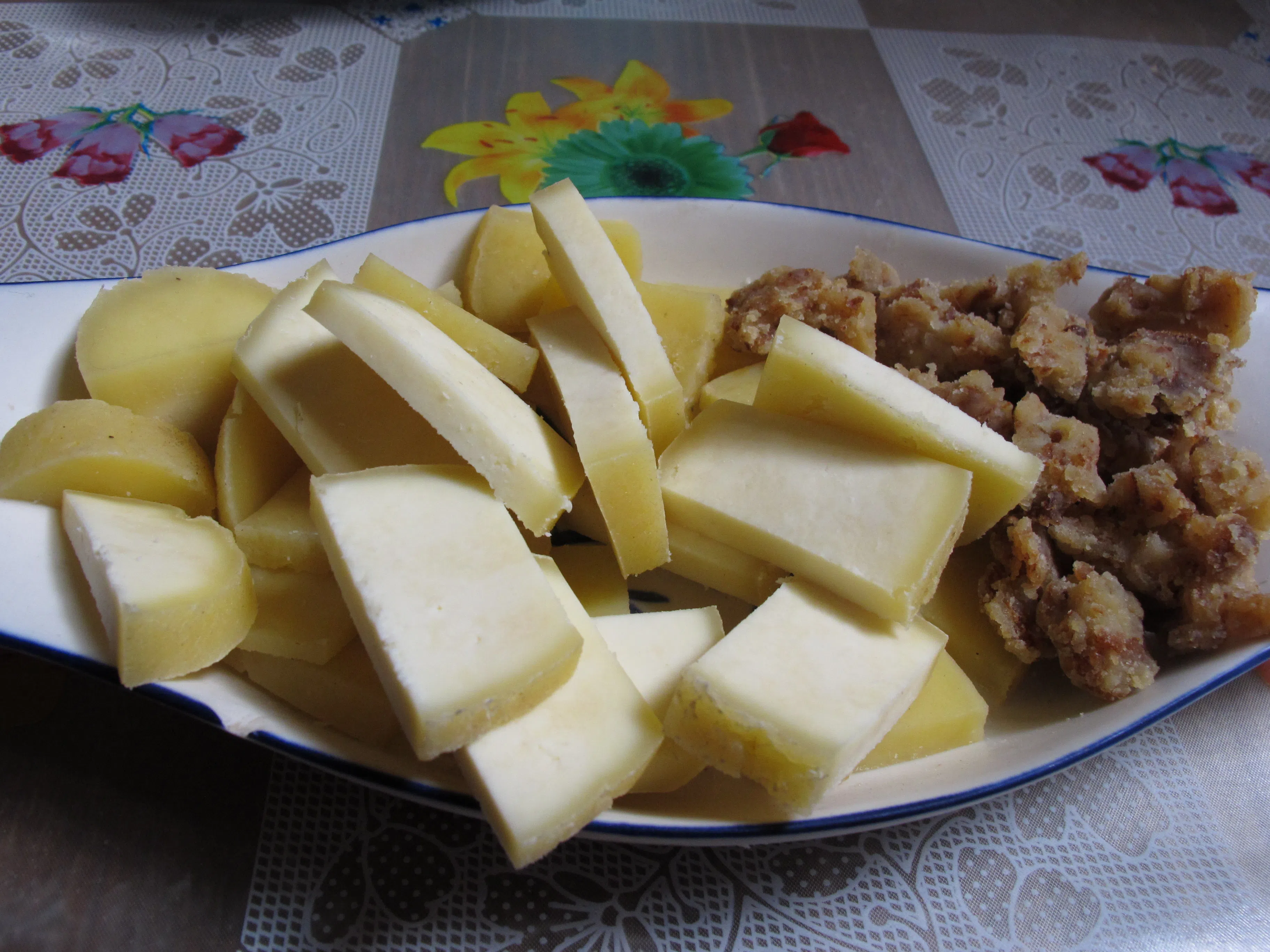 可口的蒙古奶酪值得一尝。（受访者提供）