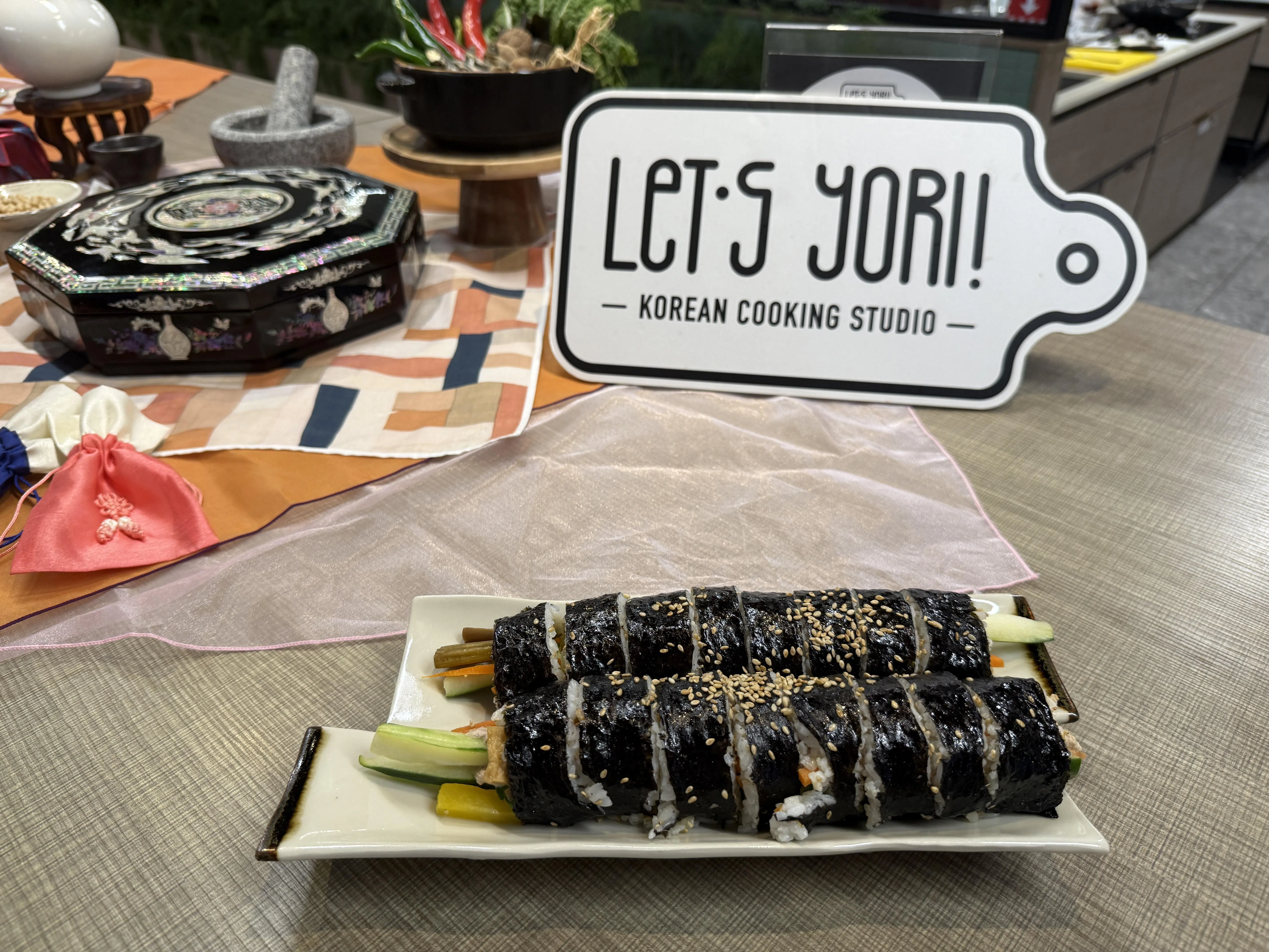 韩国大使馆举办的韩国美食烹饪课在珊顿道的韩国烹饪教室Let’s Yori举行。（陈映蓁摄）