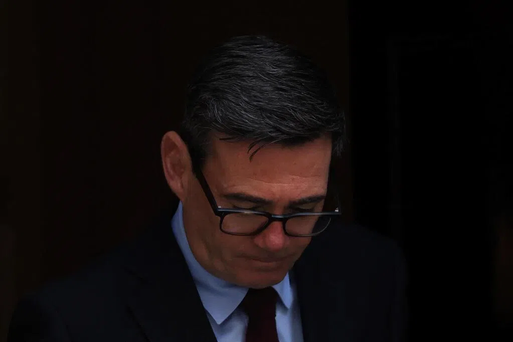 父亲去世 英首相取消两天活动