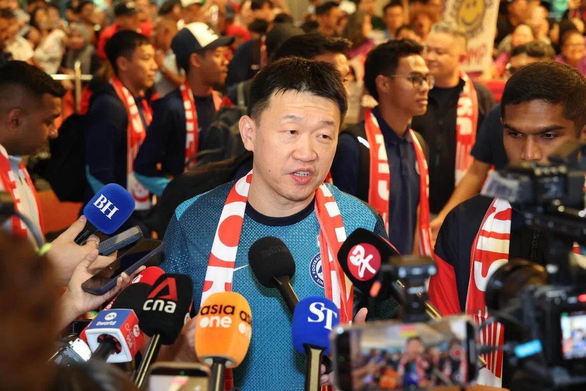 新加坡足总会长李小冬宣布，雄狮全队将获得约200万元总奖金，并认为他们当之无愧。（郑一鸣摄）