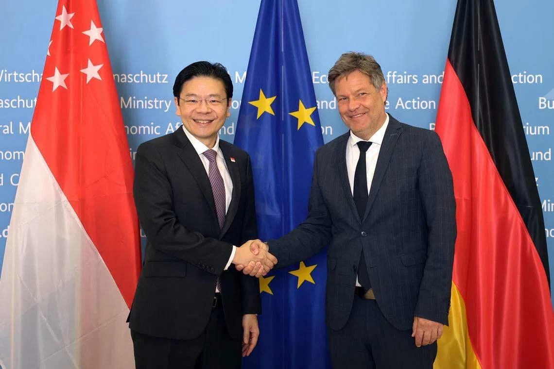 副总理兼财政部长黄循财（左）会见德国副总理兼经济和气候保护部长哈贝克。（通讯及新闻部提供）