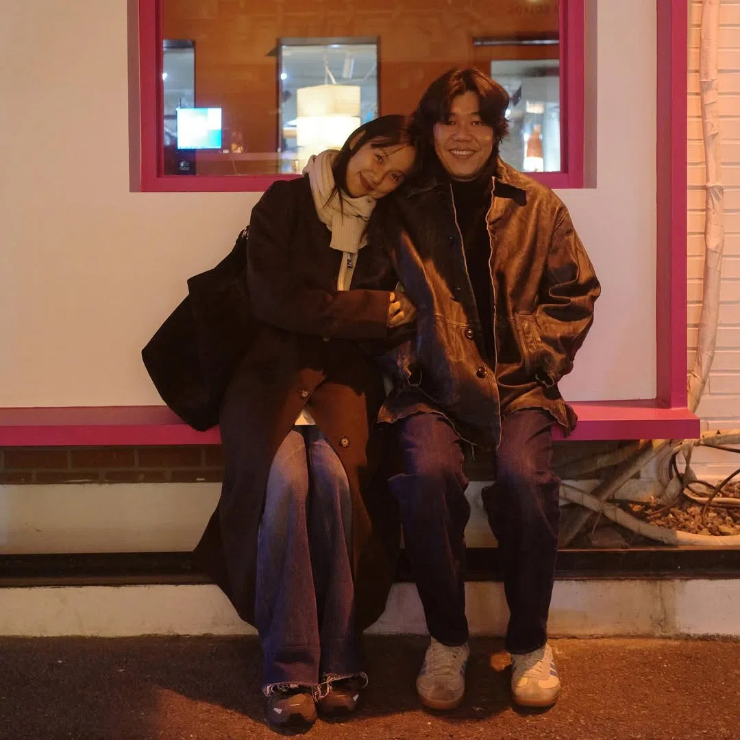 李孝利与音乐人老公李尚顺在2013年结婚时引起热议，很多人认为这是一段“美女与野兽”的恋情。（取自李孝利IG）