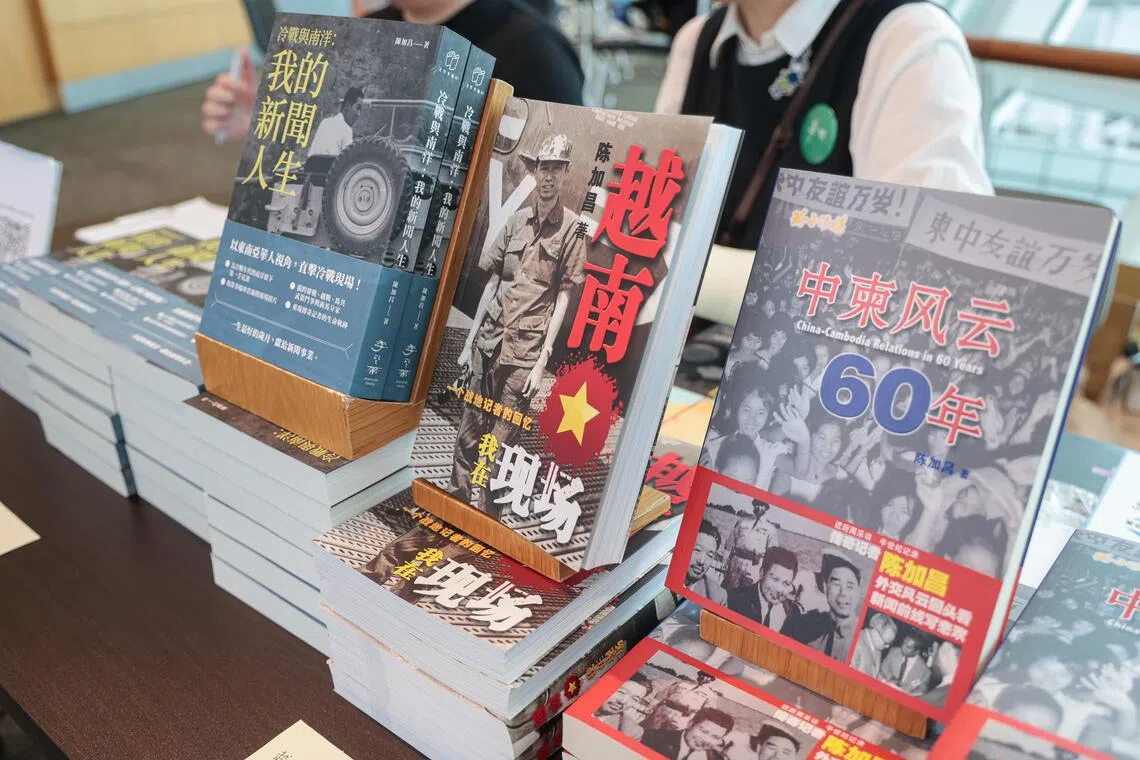 陈加昌退休后不写报道，也要写报道文学，记录个人职业生涯，也见证东南亚冷战历史。（李冠卫摄）