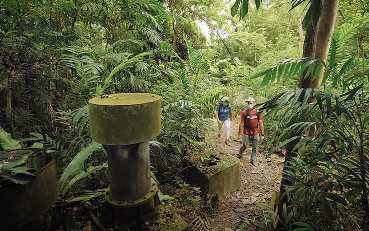 结合徒步和战争历史遗迹游览的探险之旅。（图／圣淘沙发展局提供）