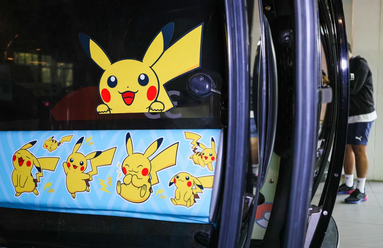 印着皮卡丘贴纸的缆车。（林泽锐摄）