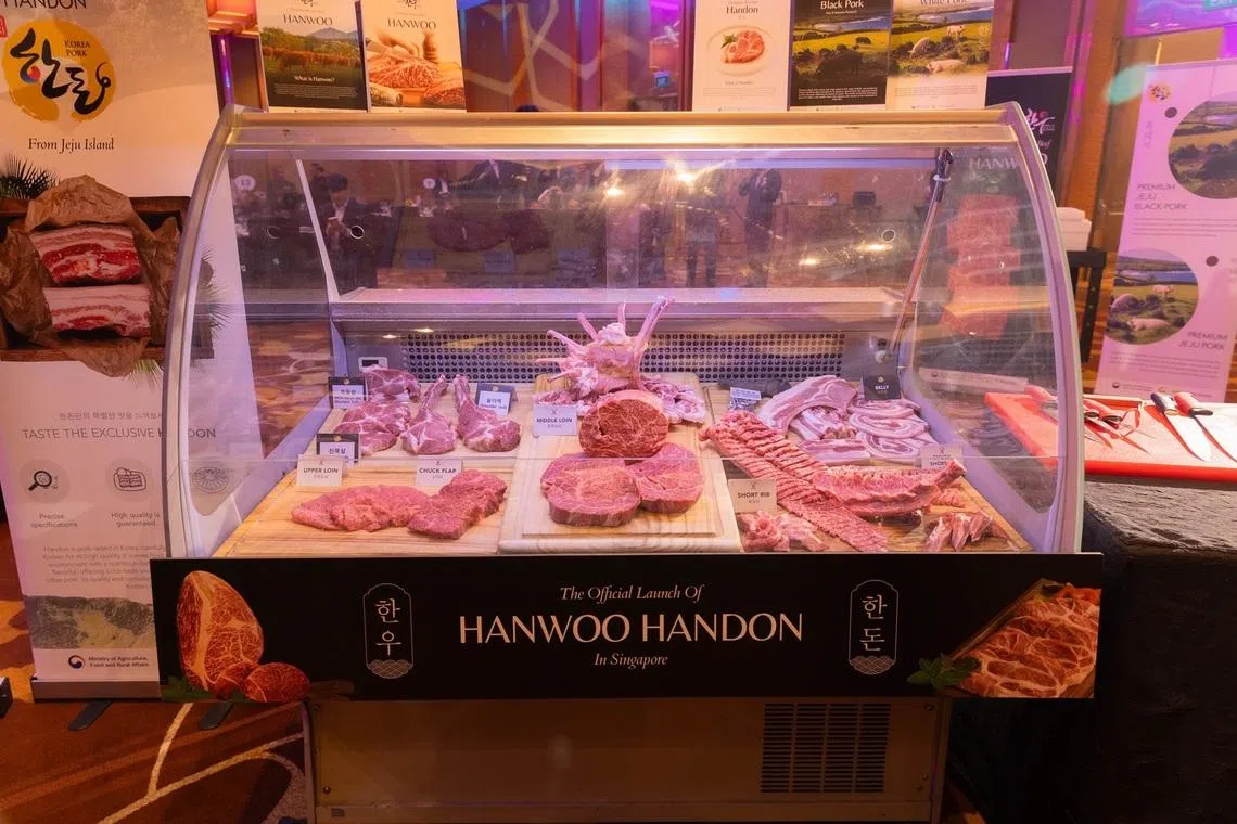 肉质细腻的韩国牛肉和猪肉，现可在新加坡购得。（主办方提供）