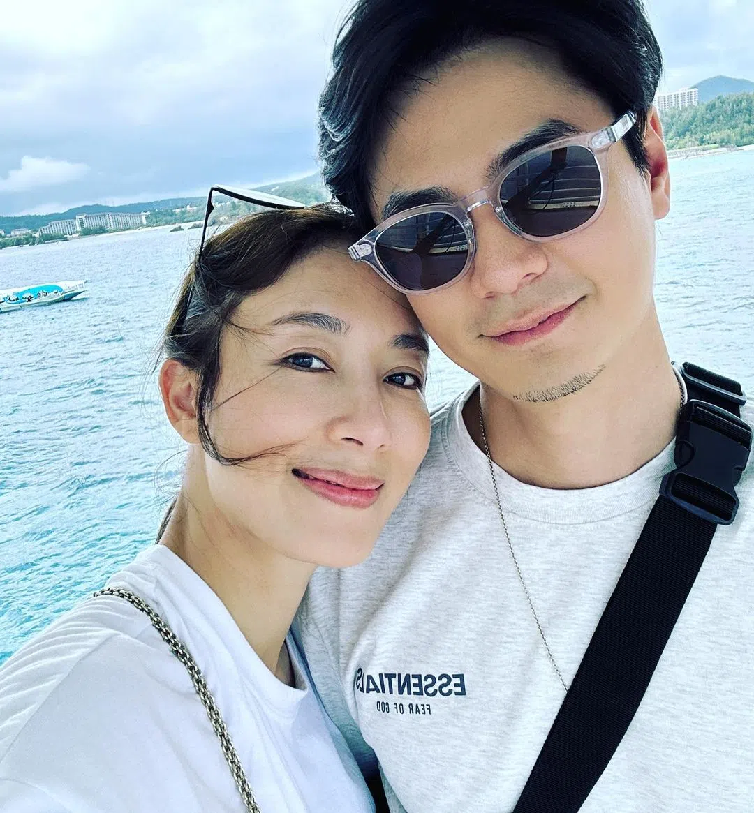 杨茜尧和罗子溢夫妻俩早有共识，只要任何一方有工作，另一方就负责陪伴子女。（取自杨茜尧IG）