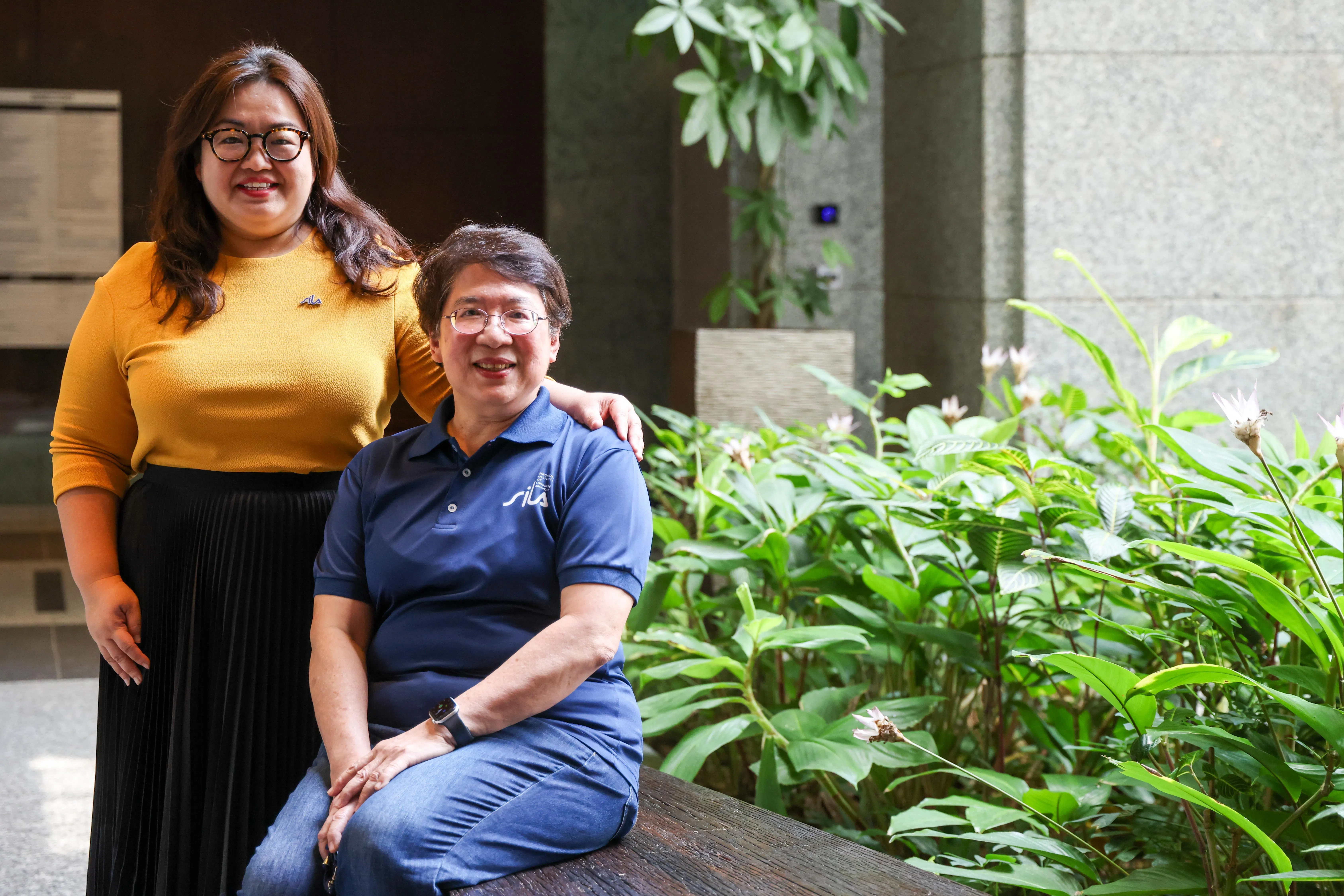 从创始会员兼财务总监郑美珠（右）到现任会长陈淑宁（左），新加坡景观建筑师学会40年来薪火相传。（陈斌勤摄）