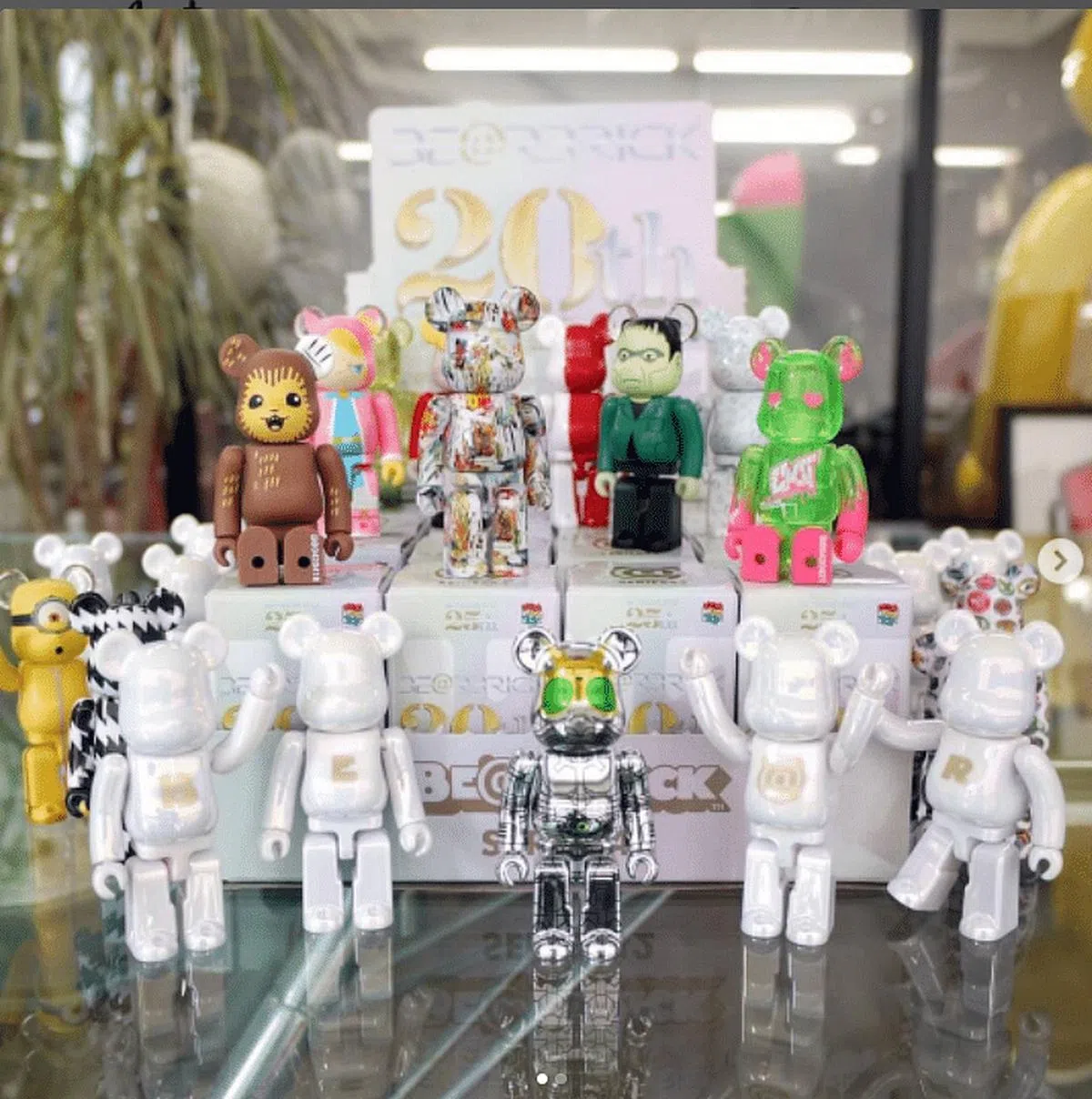 Bearbrick由日本公司Medicom Toys出产（取自官方IG）。