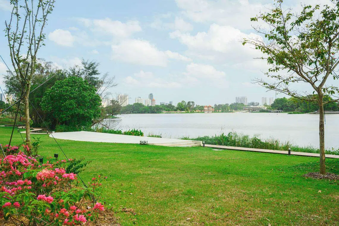 公众可到湖畔格林野餐、参加社区活动，观赏裕廊湖的景观。（国家公园局提供）