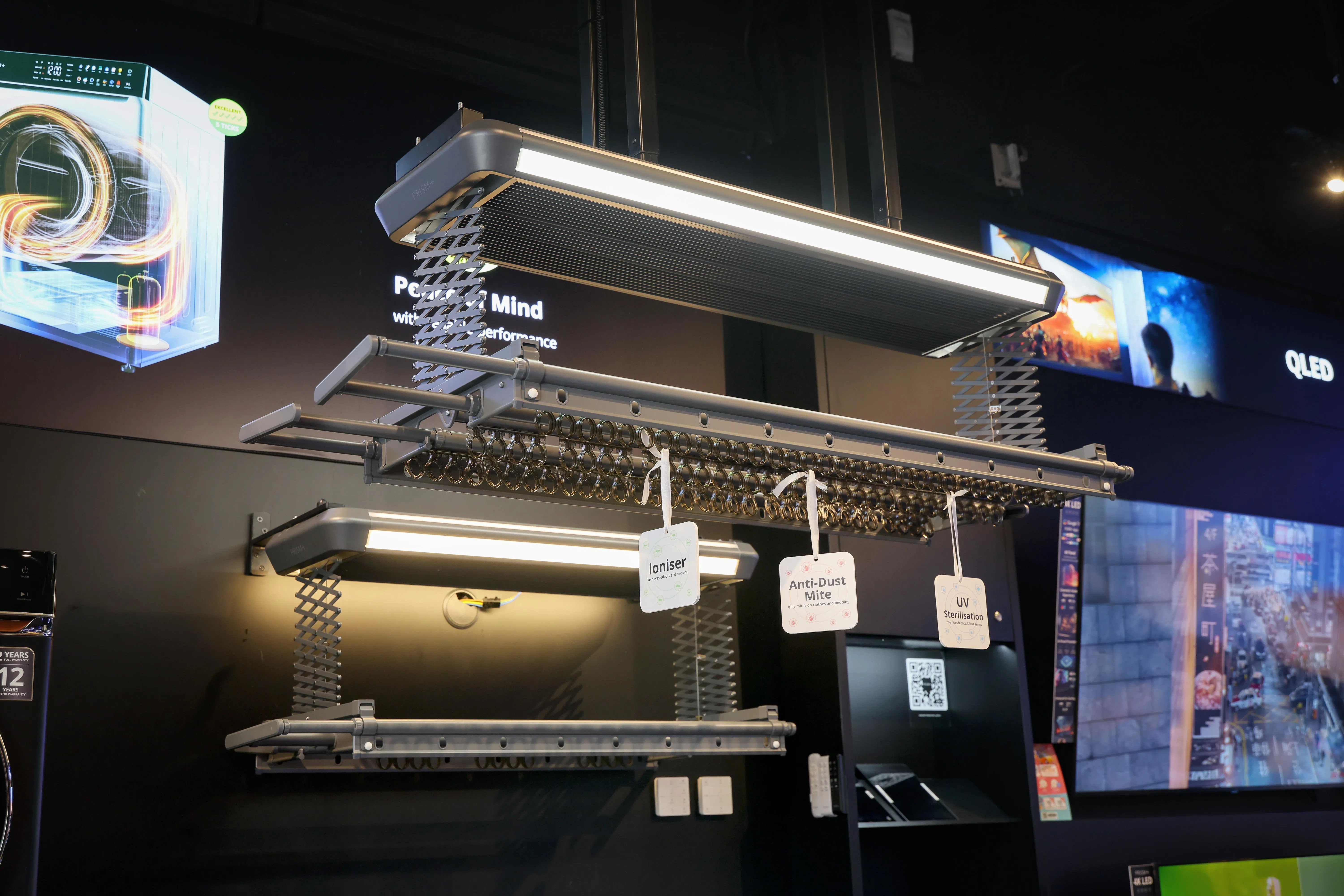 智能晾衣架可通过声音操控升降。（龙国雄摄）