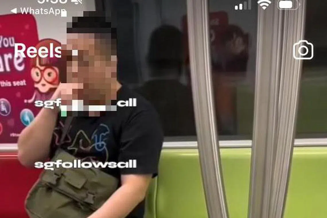 一名男子在地铁车厢内抽电子烟被当局突击住所。（卫生科学局提供）