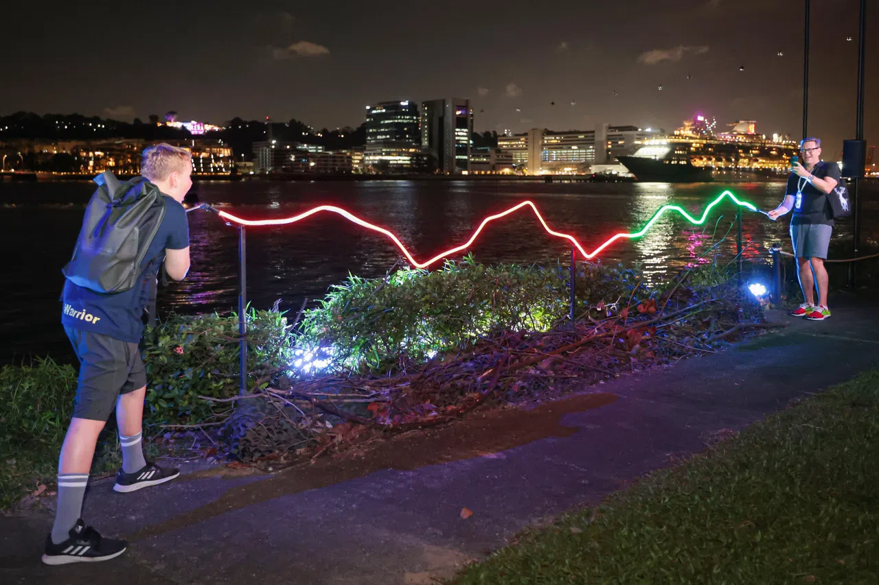 再现哈利波特和伏地魔生死决战时的经典场面。（李冠卫摄）