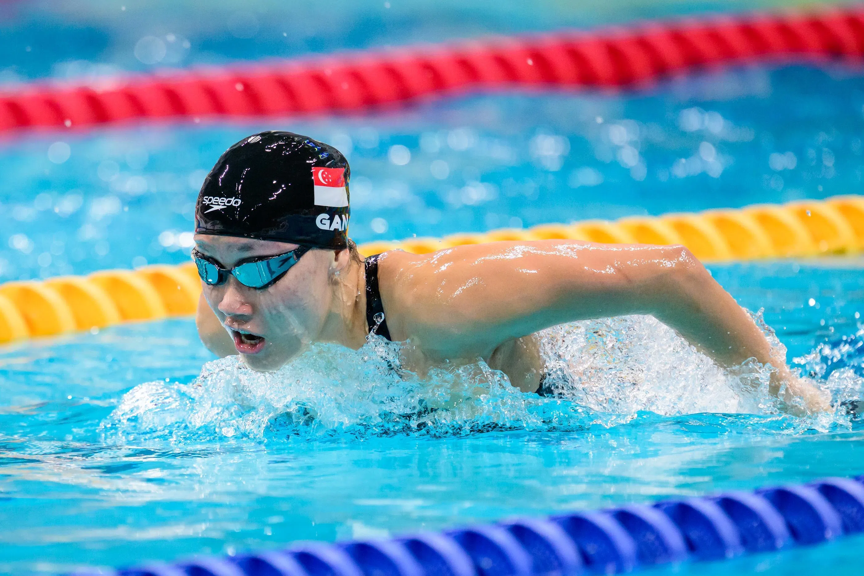 颜欣慧（图）在一度落后的情况下，强势反超两名日本好手，在主场夺得冠军。（新加坡泳联提供）